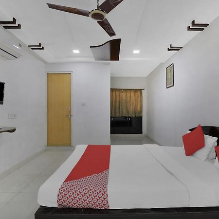 Hotel O Rudra Palace Ahmedabad Exterior foto