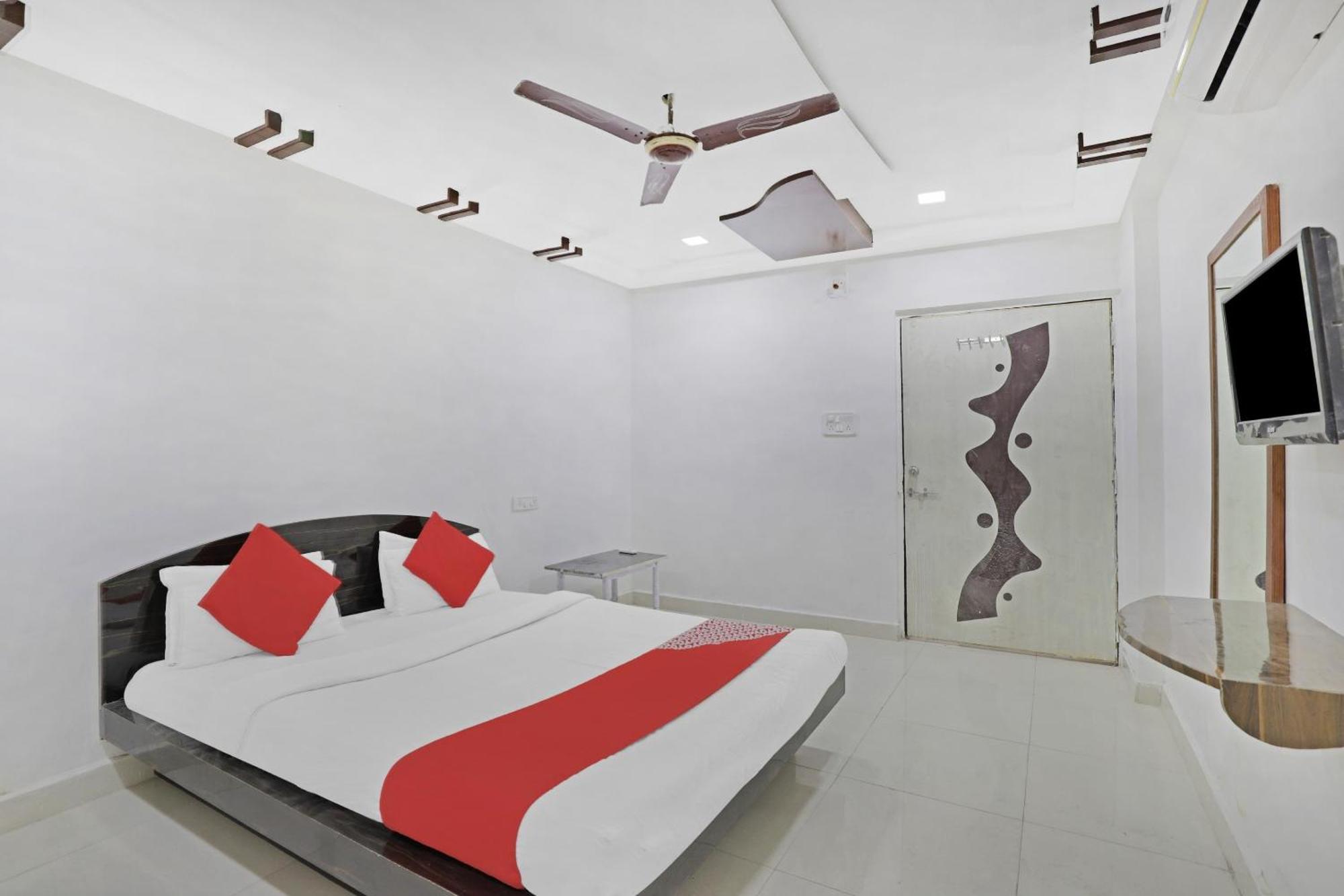 Hotel O Rudra Palace Ahmedabad Exterior foto