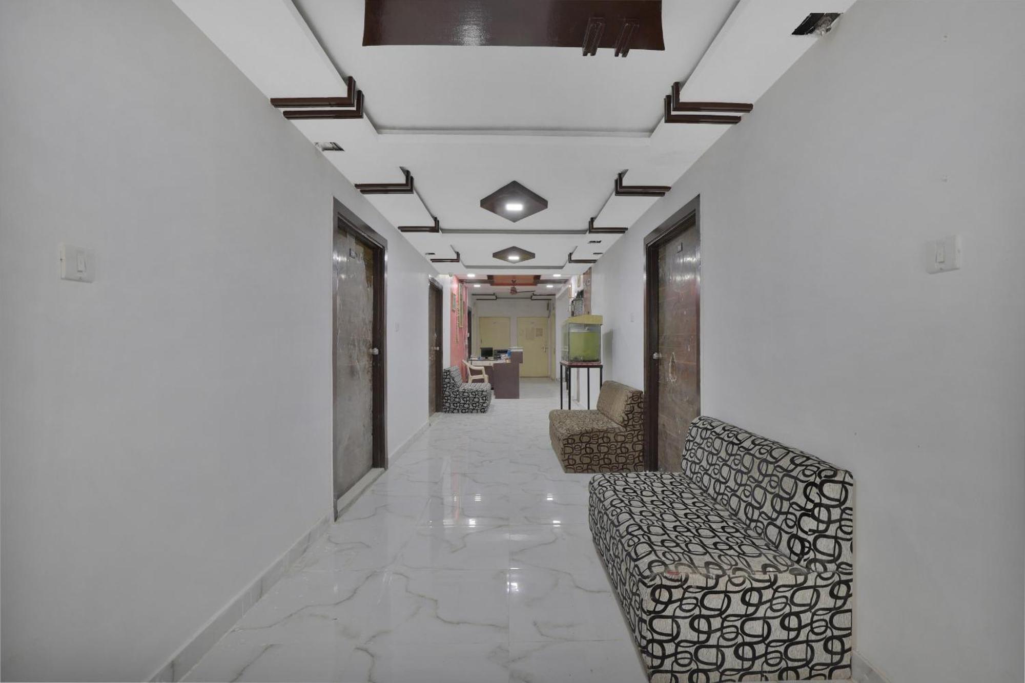 Hotel O Rudra Palace Ahmedabad Exterior foto